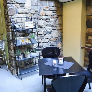 https://la-contrada.it-lombardy.com